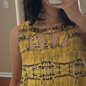 Sleeveless summer top with beautiful neck design in size XS